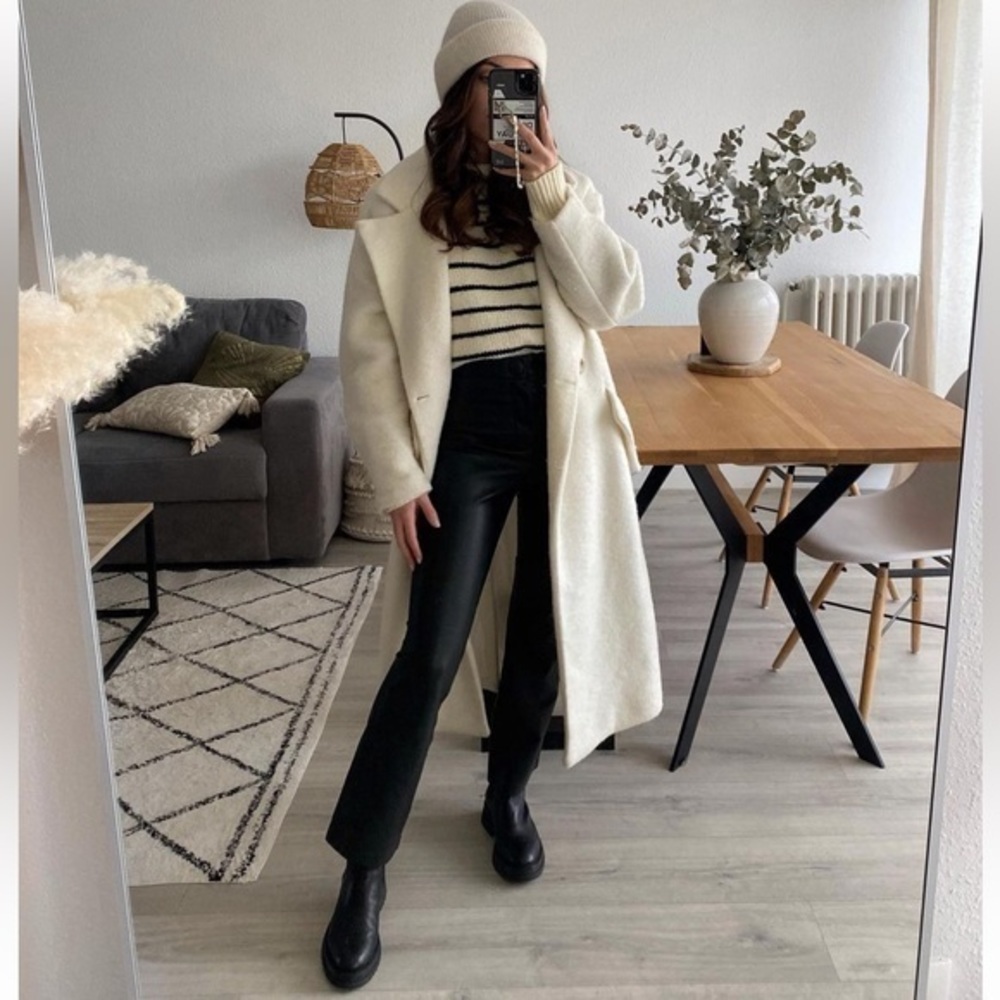 BLOGGERS FAVORITE NWT Zara Faux Leather Mini Flared Pants - Picture 6 of 15